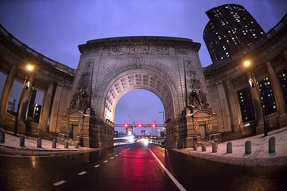 Enter Manhattan Bridge