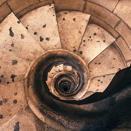 Sagrada_stairs_1