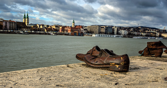 Shoes-on-the-Danube